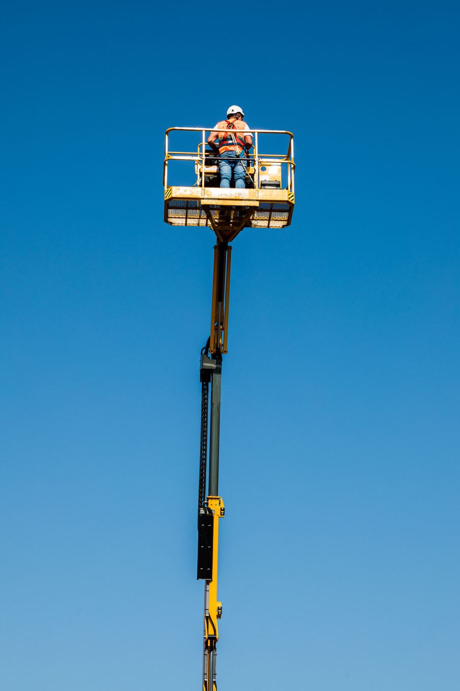 Nacelle télescopique déployée à grande hauteur pendant une formation CACES® R486